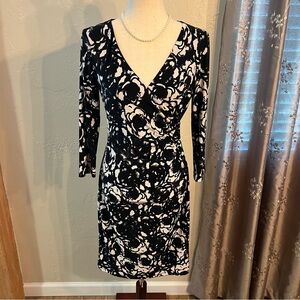Chaps Size Small V-Neck Sheath Dress Fits Size 4 Black and White